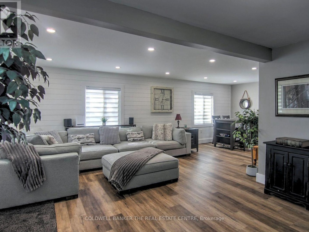 55 PRINCE STREET W, 