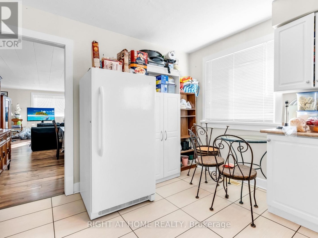 32 MATCHEDASH STREET N, 