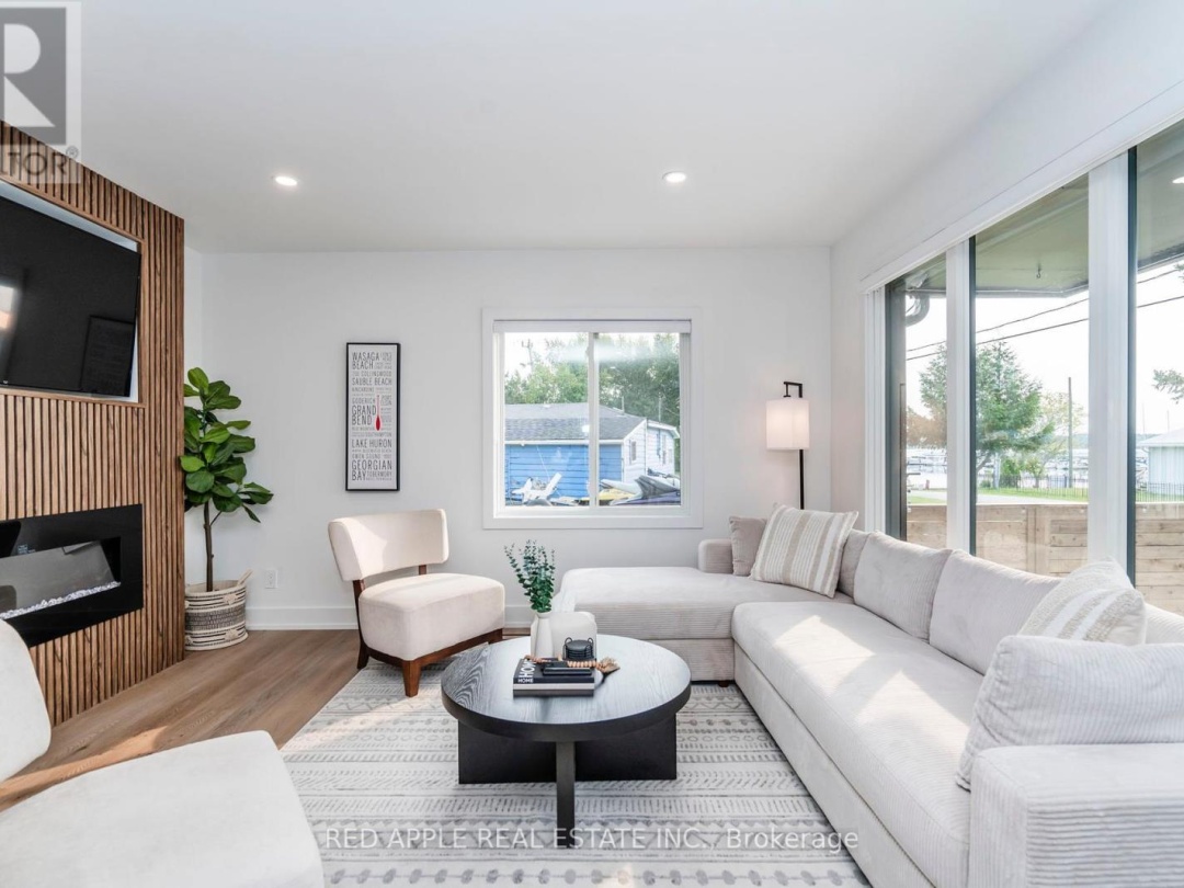 205 Hoyt Avenue, Georgian Bay