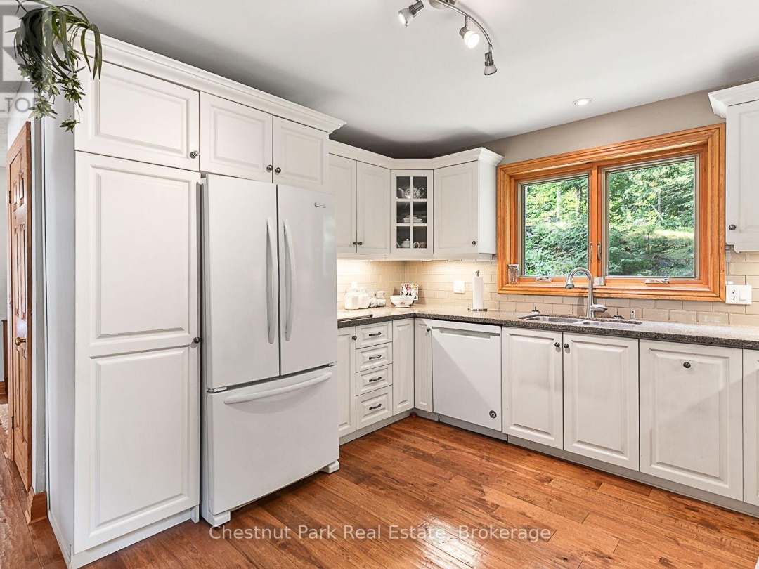 1003 Arnott Lane, Redstone Lake