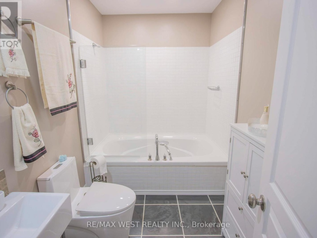 1158 LORNE LANE, 