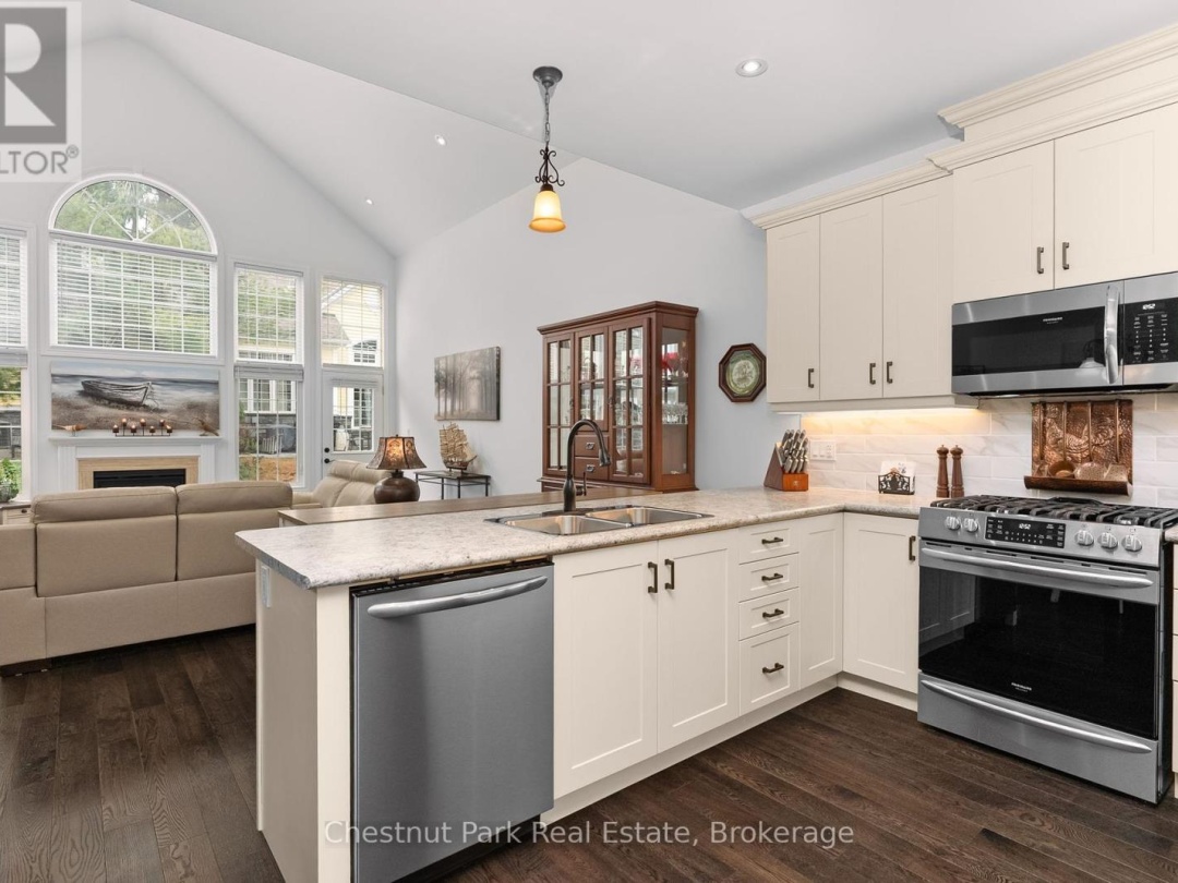 25 Durham Road, Muskoka River