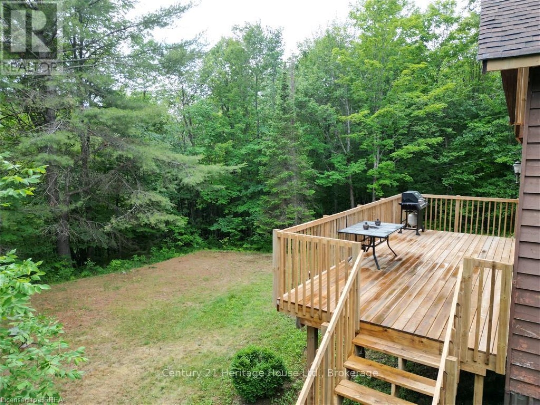 1044 ENGLISH CIRCLE, 