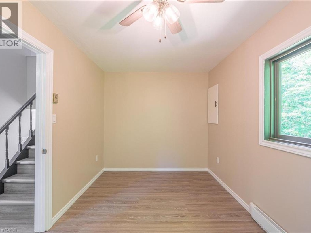 1044 ENGLISH Circle, 