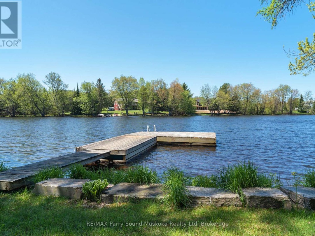 587 CENTRE ROAD, Manitouwabing Lake
