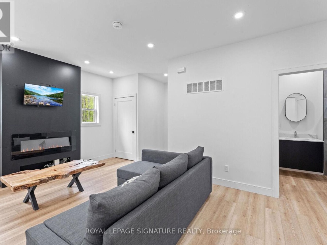44 SUNNYSHORE PARK DRIVE, 