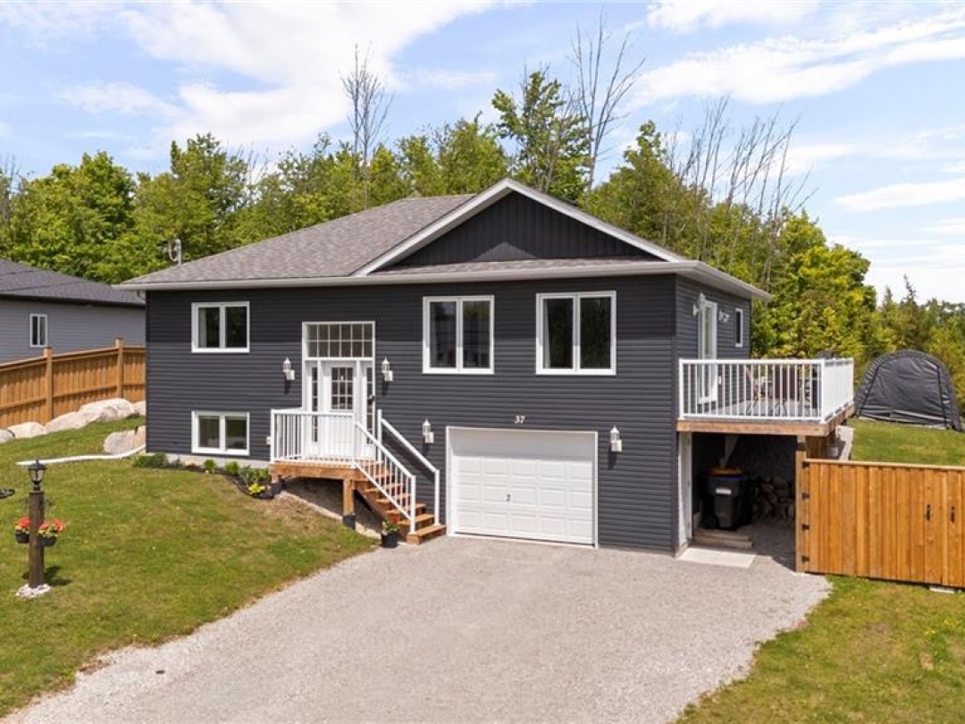 37 Easton Avenue, Port McNicoll