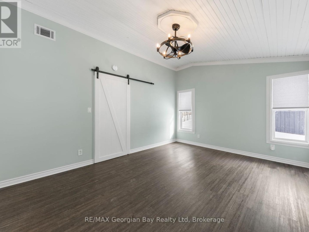 1745 TWIN OAKS CRESCENT, 