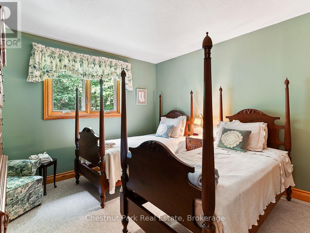1003 Arnott Lane, Redstone Lake