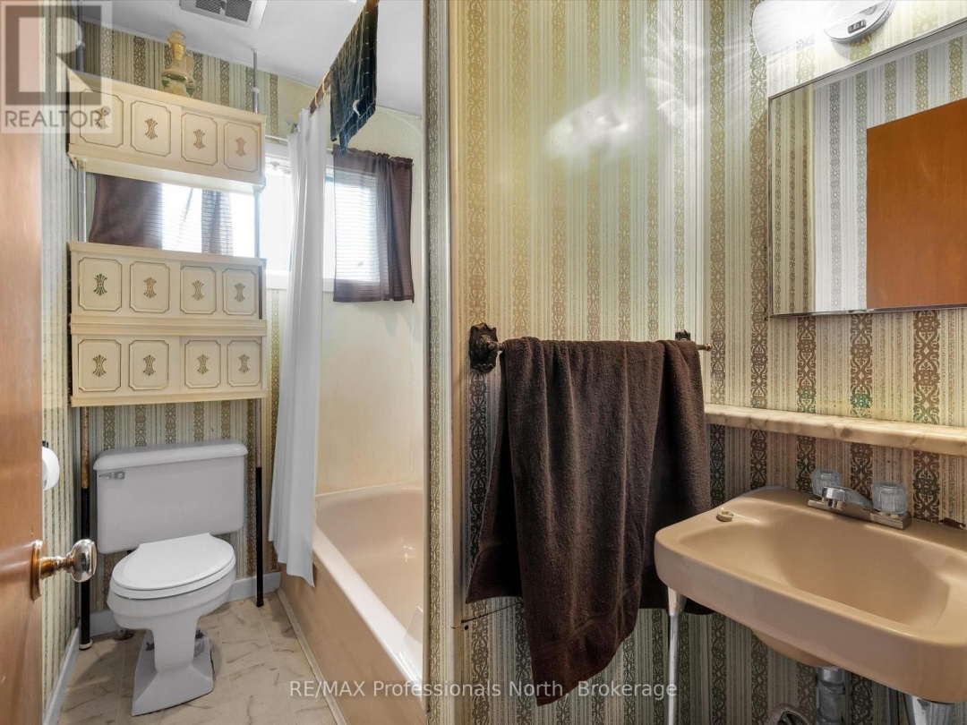 1716 GRAVENHURST PARKWAY, 