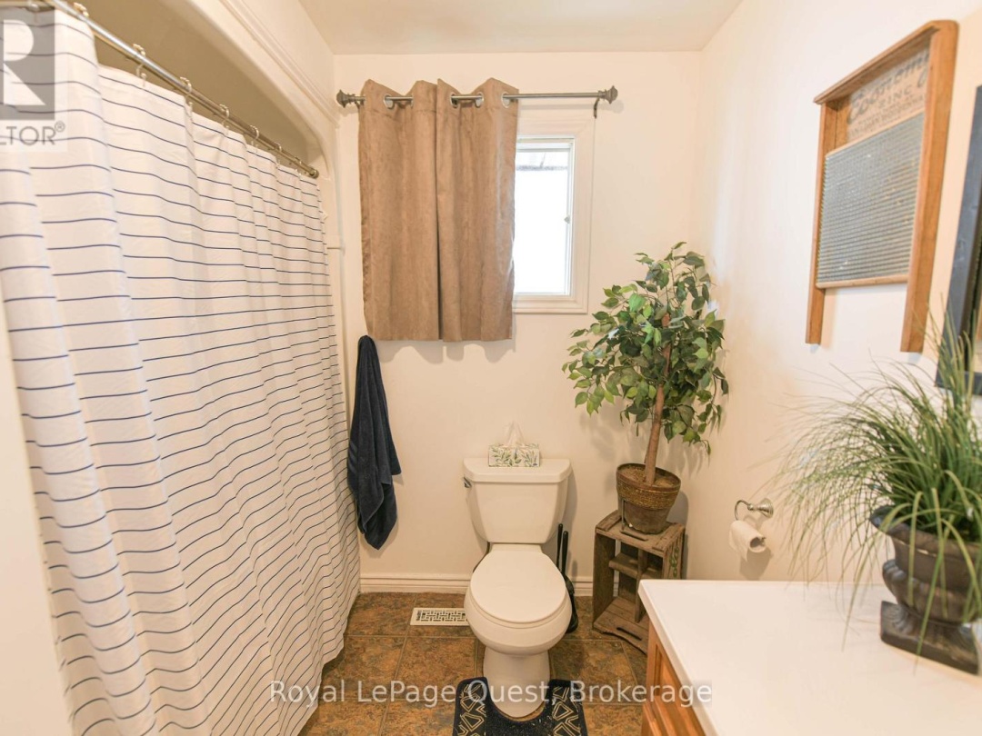 129 SIMCOE STREET, 