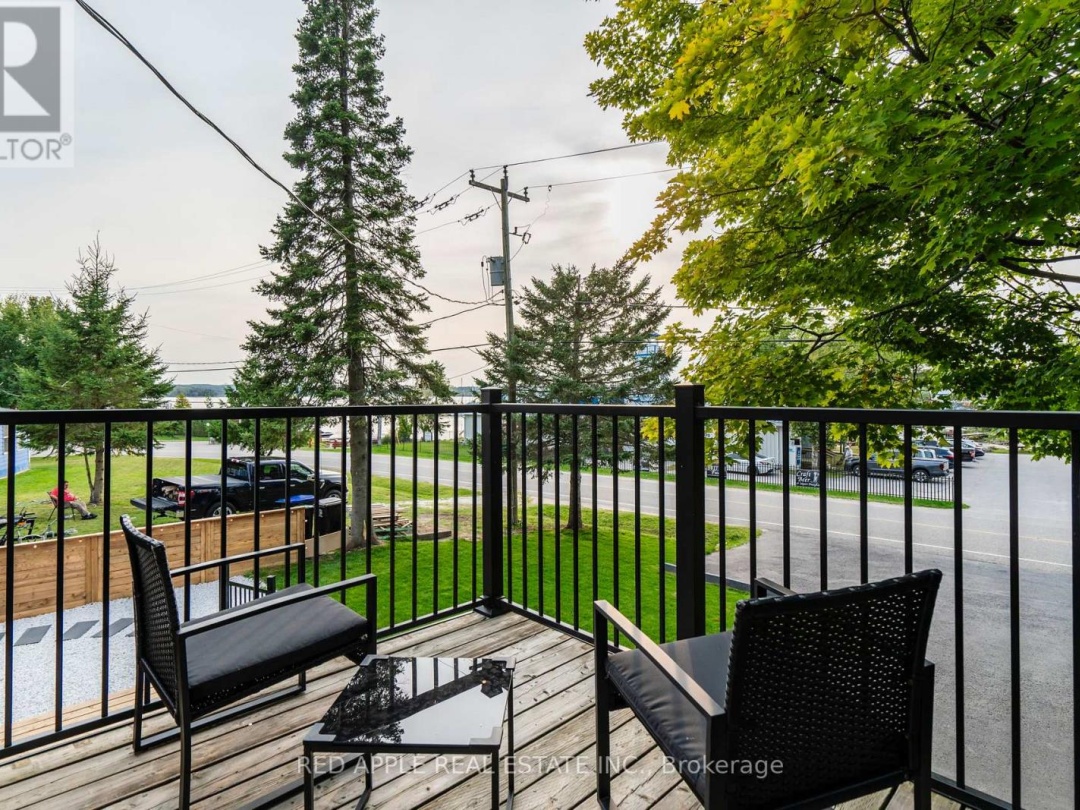 205 Hoyt Avenue, Georgian Bay