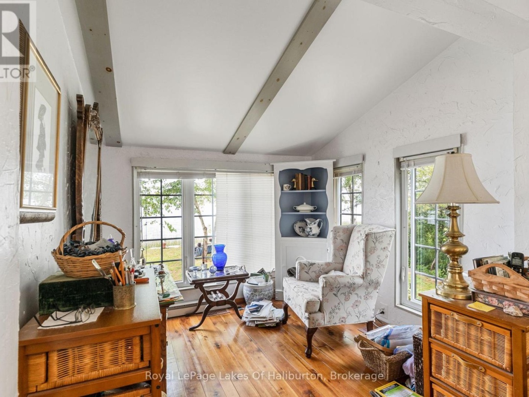 1049 NINATIGO LANE, 