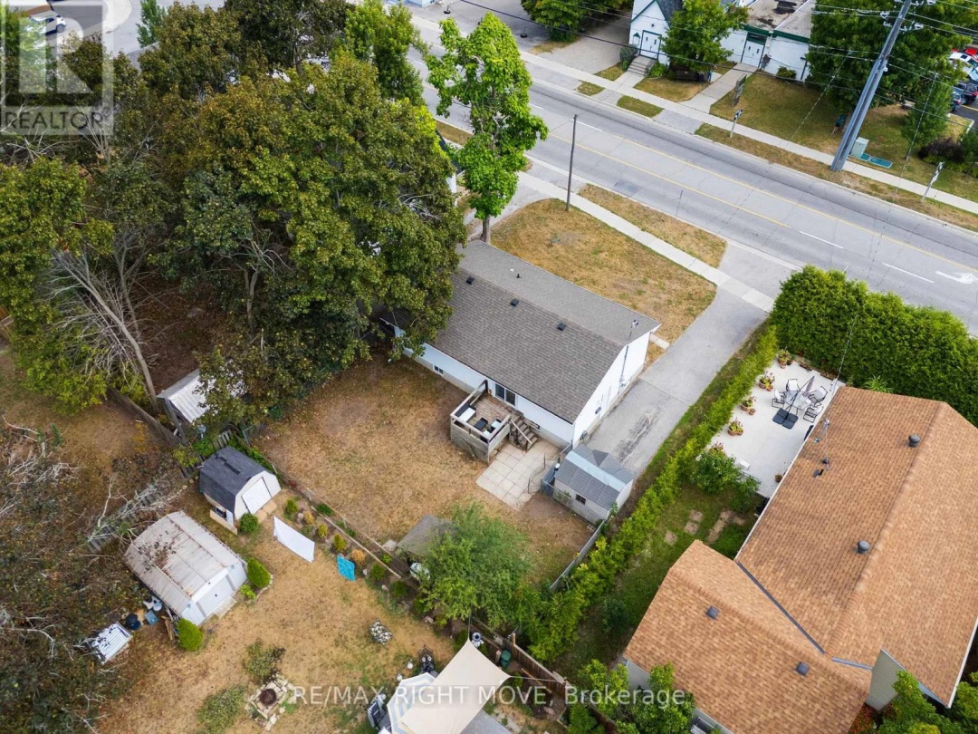 3 WESTMOUNT DRIVE N, 