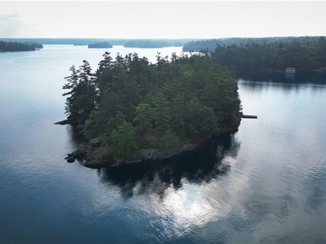 1 ISLAND 3LM Island, 