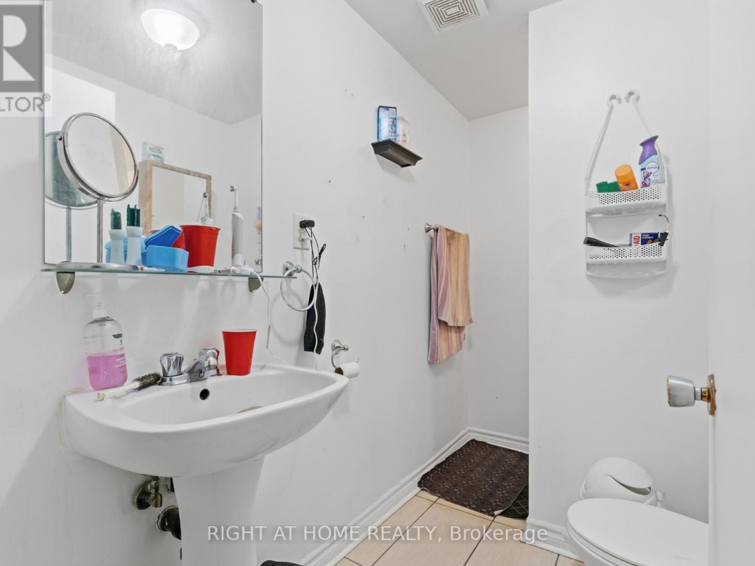 32 MATCHEDASH STREET N, 