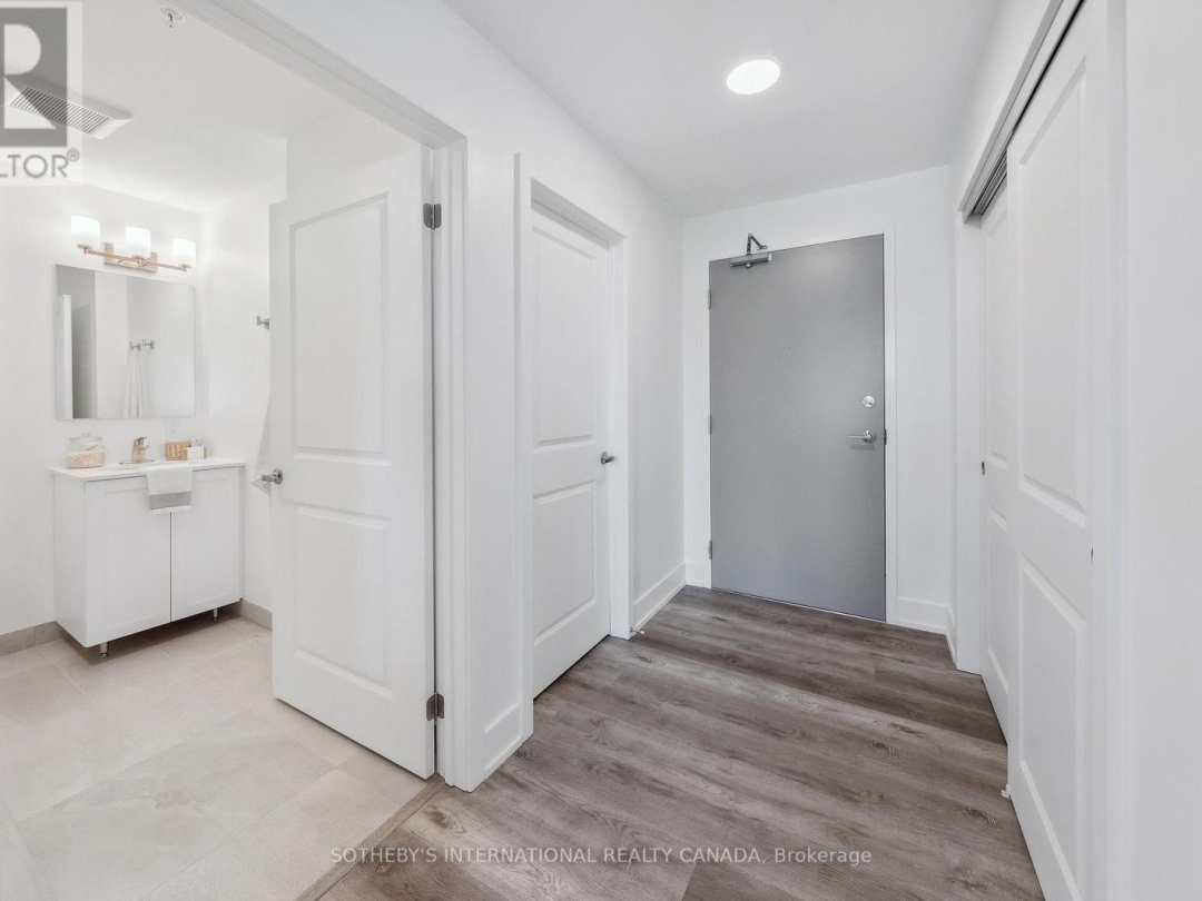 208 - 19B WEST STREET N, 