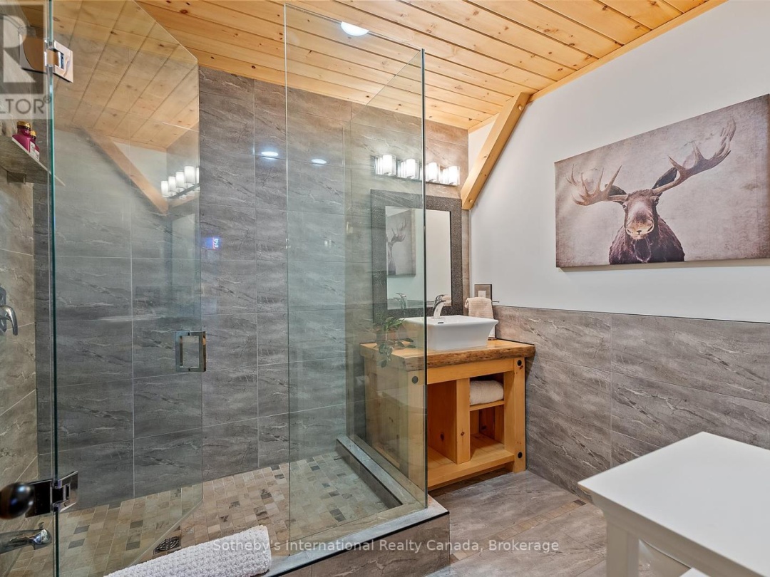 1075 Elmhurst Lane, Kennisis Lake