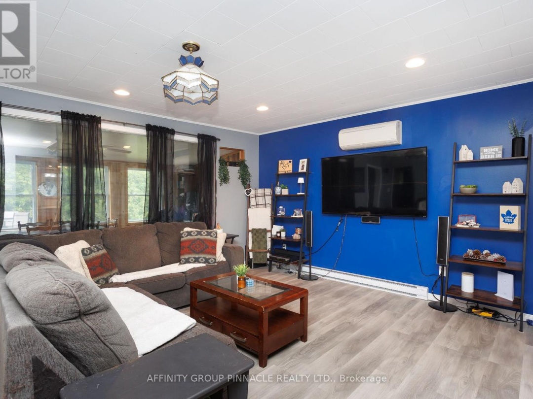828 NORTHLINE ROAD, 