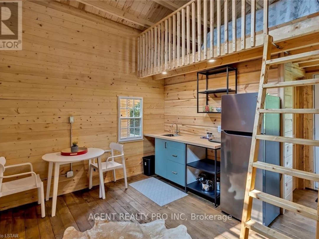 21 Oriole Road, Cameron Lake