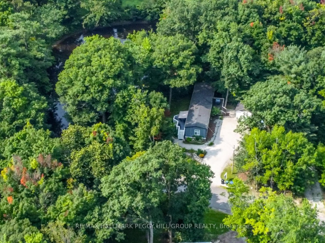 7498 Island Crescent, Black Lake