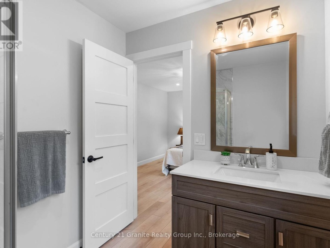 1009 HYACINTH ROAD, 