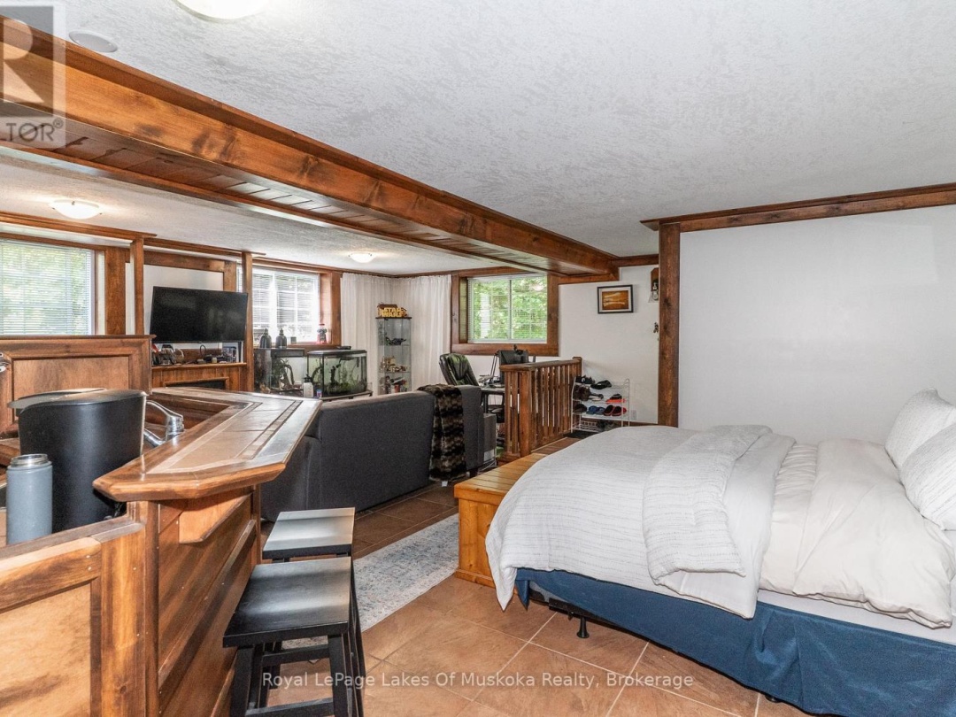 1080 WALKERS GLENN CRESCENT, 