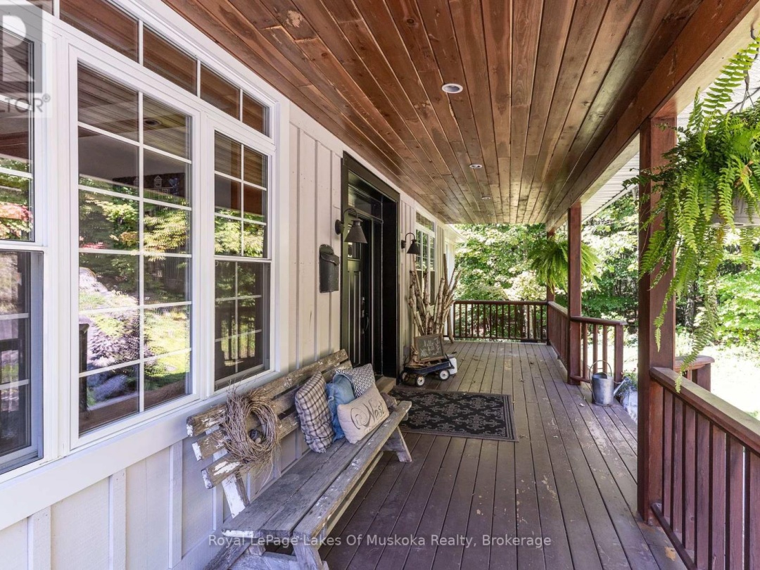 1080 WALKERS GLENN CRESCENT, 