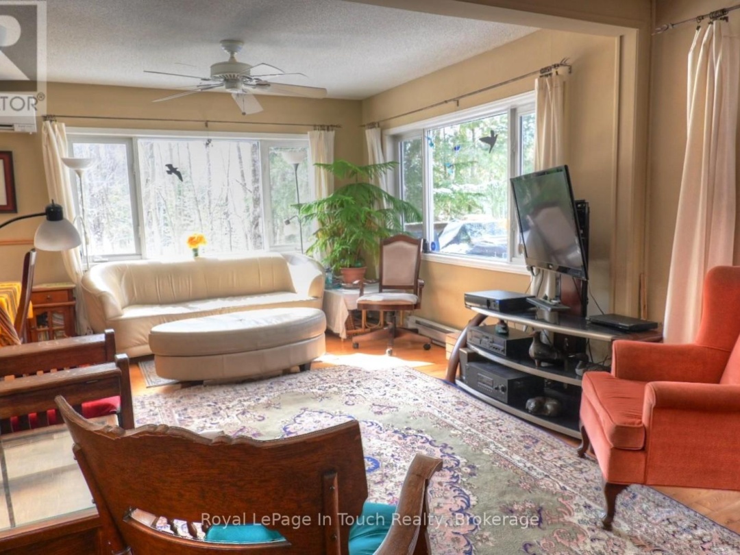 476 Hungry Bay Road E, Six Mile Lake
