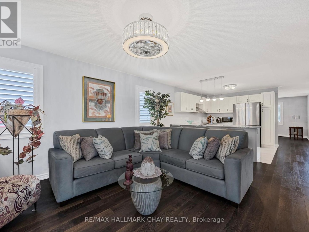 17 SOPHIE LANE S, 