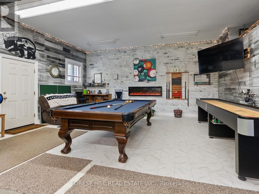 1025 TOWER CRESCENT, 