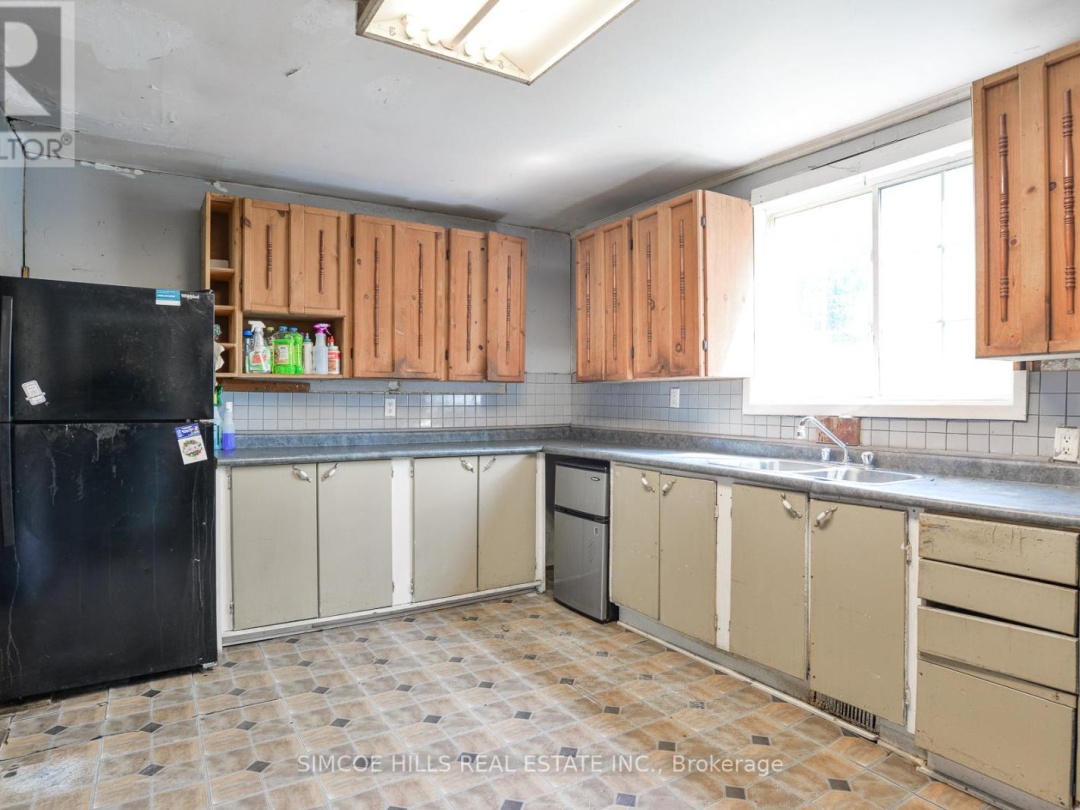 236 FRONT STREET S, 