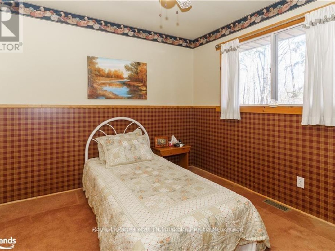 32 MAPLE LEAF DRIVE, Lake Vernon