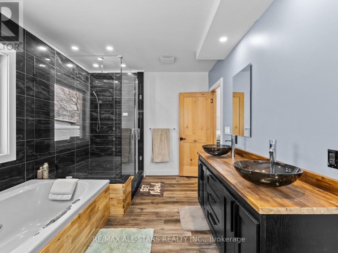 1062 NORTHLINE ROAD, 