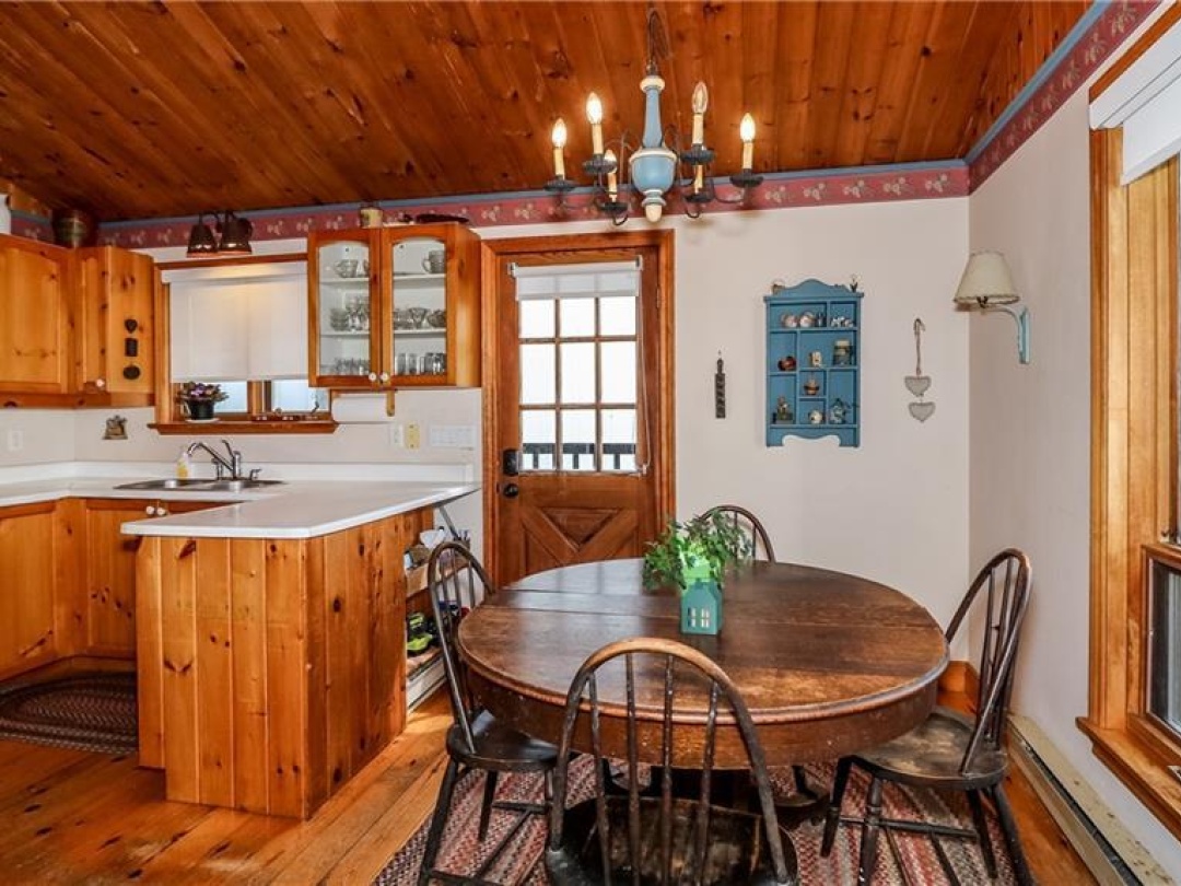 3822 Glenrest Drive Drive, Lake Simcoe