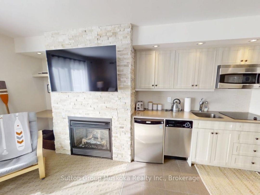 53 303 1235 Deerhurst Drive, Peninsula Lake