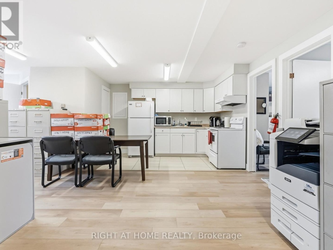 32 MATCHEDASH STREET N, 