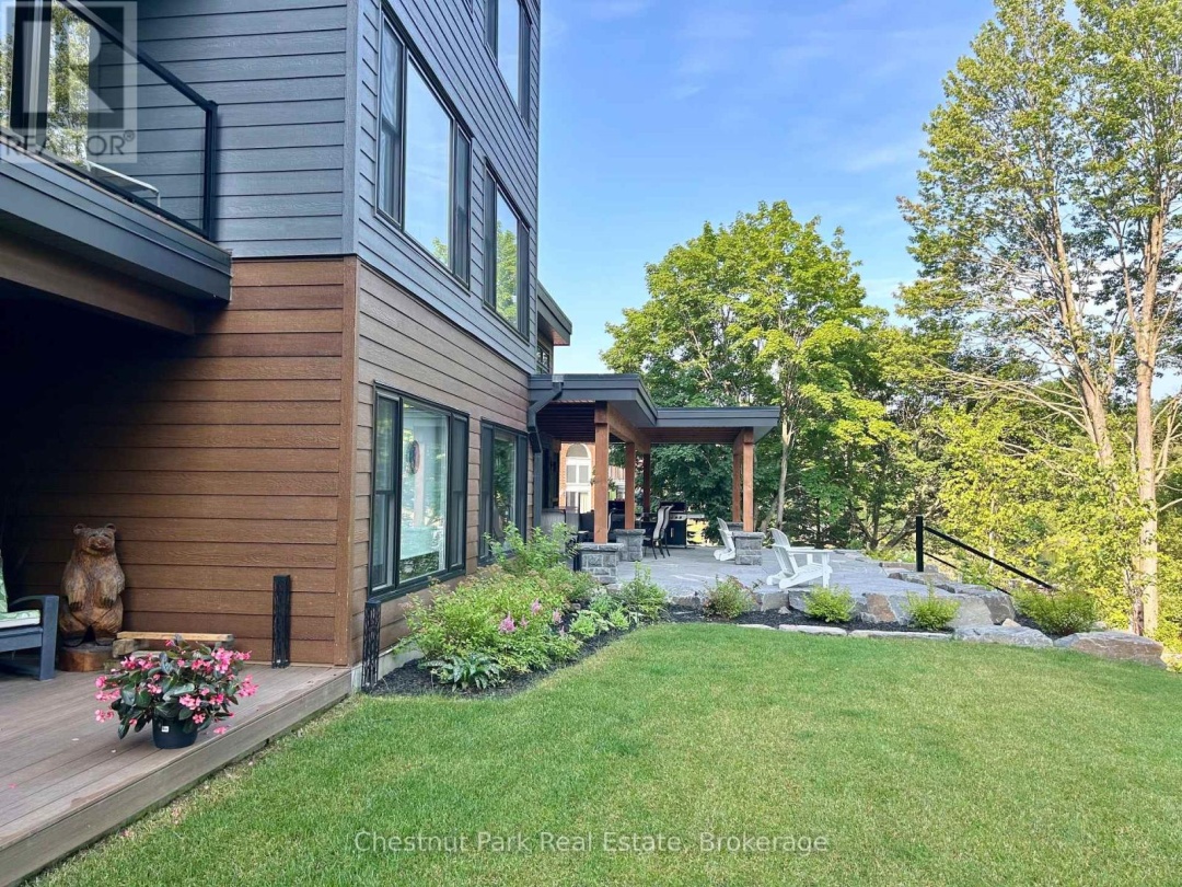 301 200 Anglo Street, South Muskoka Lake