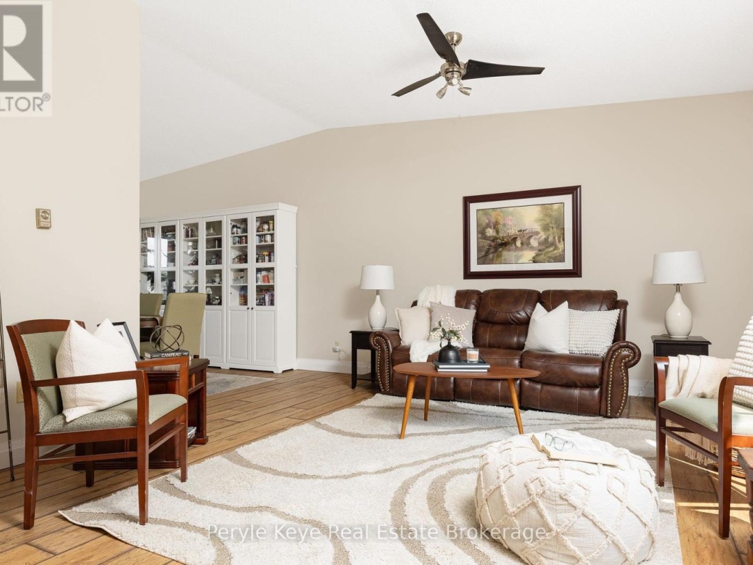 8 SHAW CRESCENT, 