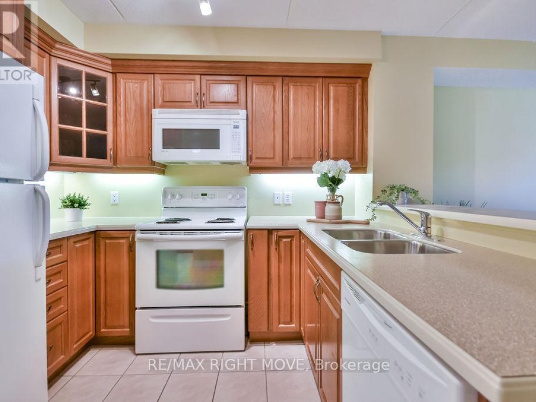 313 - 486 LACLIE STREET, 