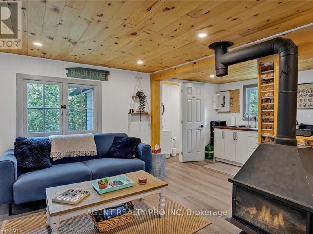 21 Oriole Road, Cameron Lake