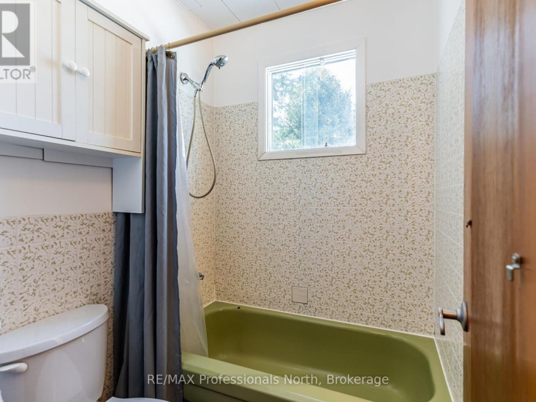 1093 TIFFANY LANE, 