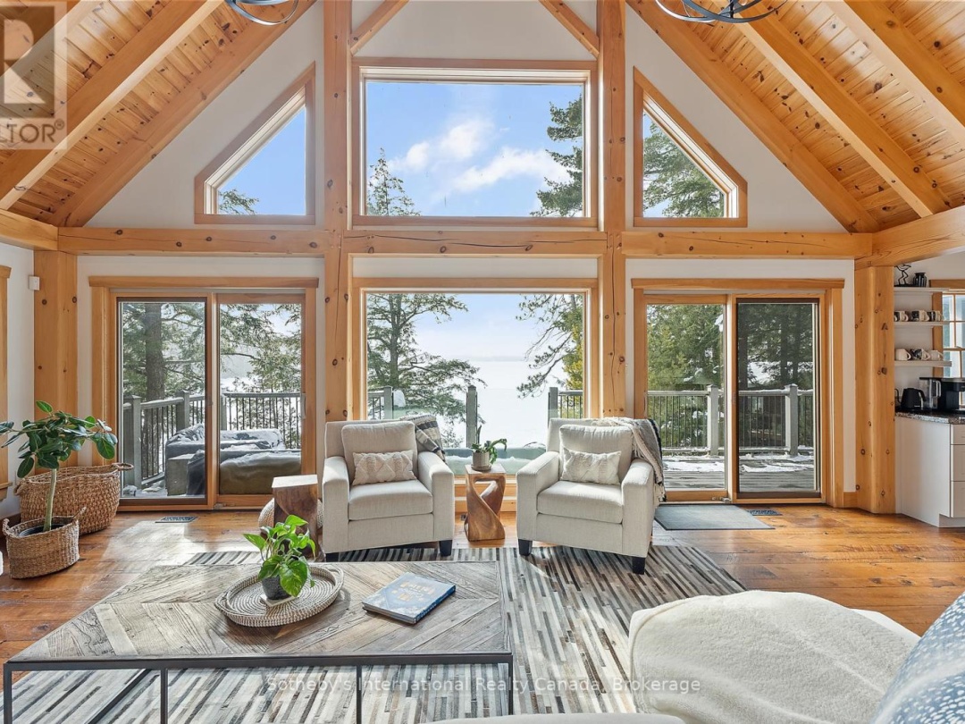 1075 Elmhurst Lane, Kennisis Lake