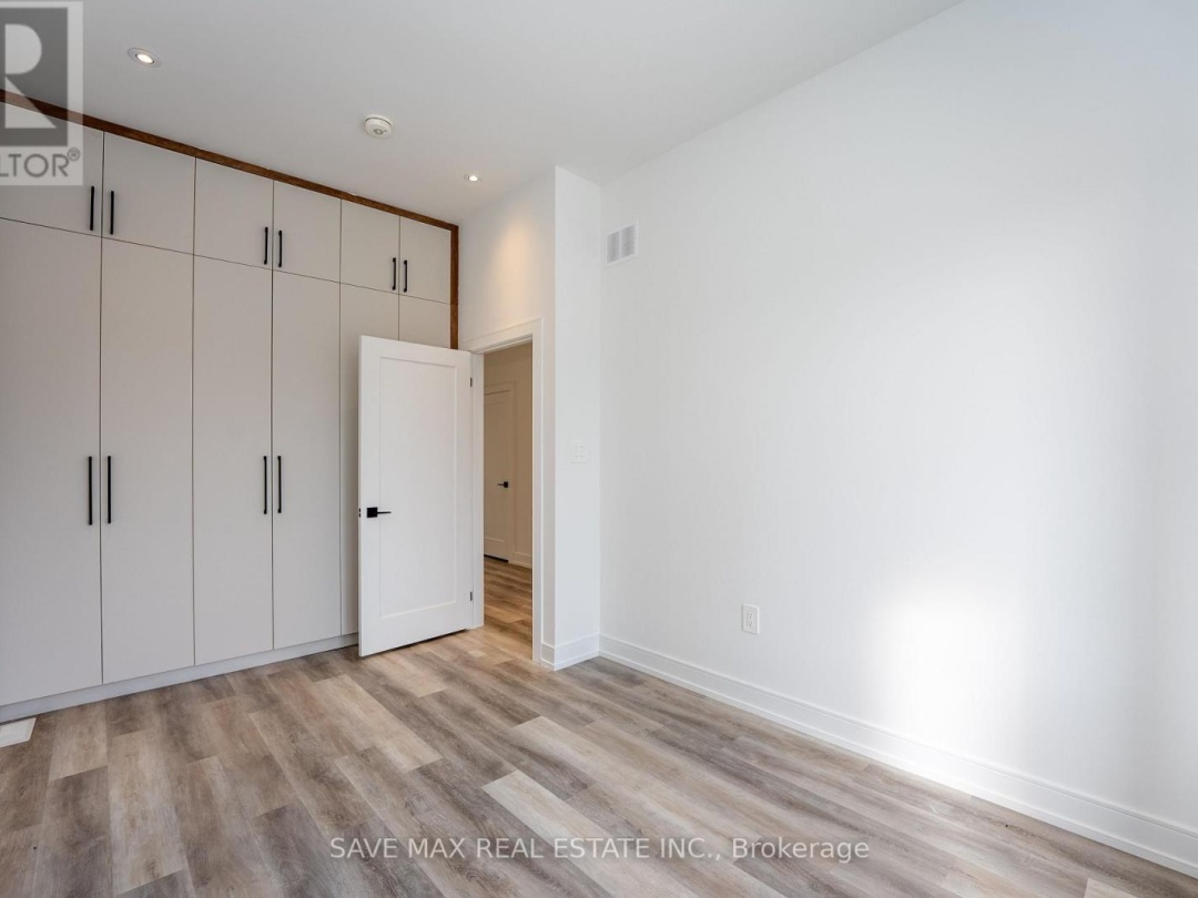 3775 SUNBANK CRESCENT, 