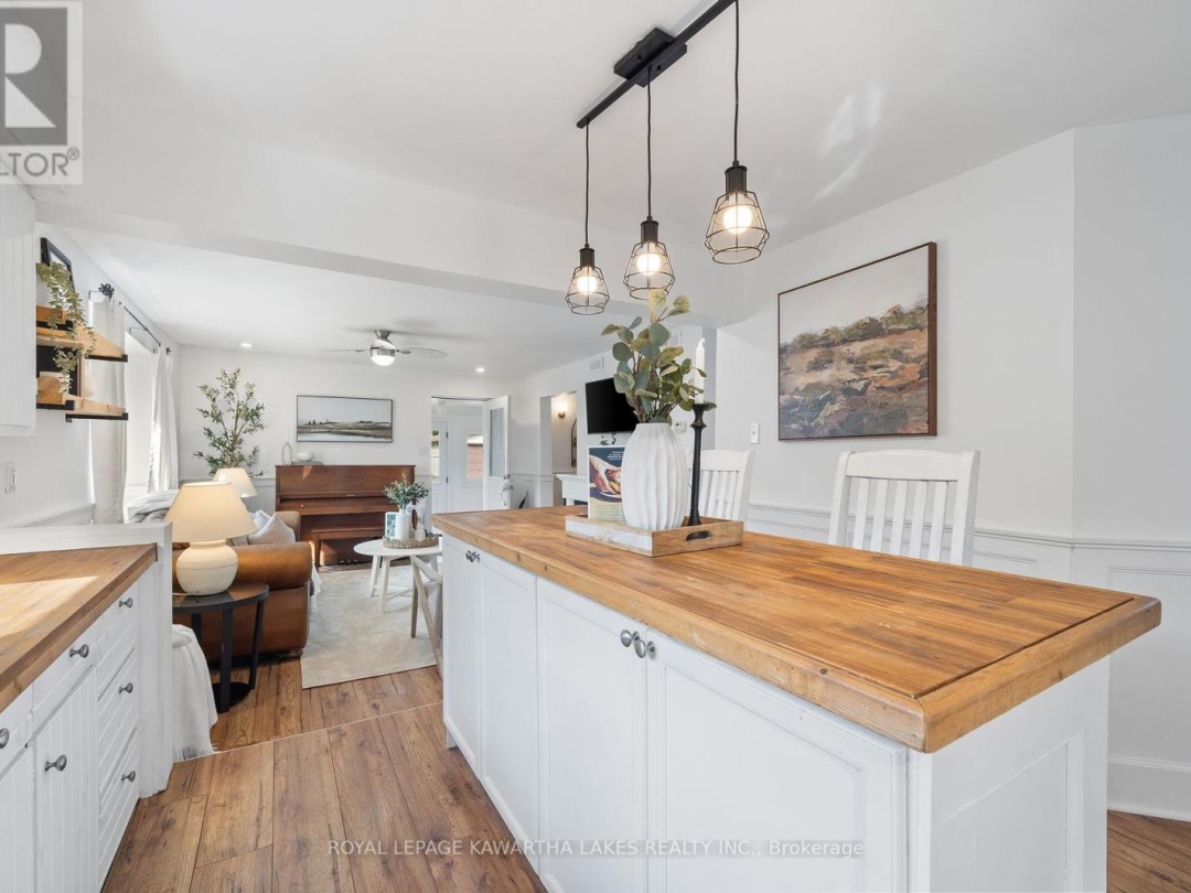 19 PRINCE STREET E, 