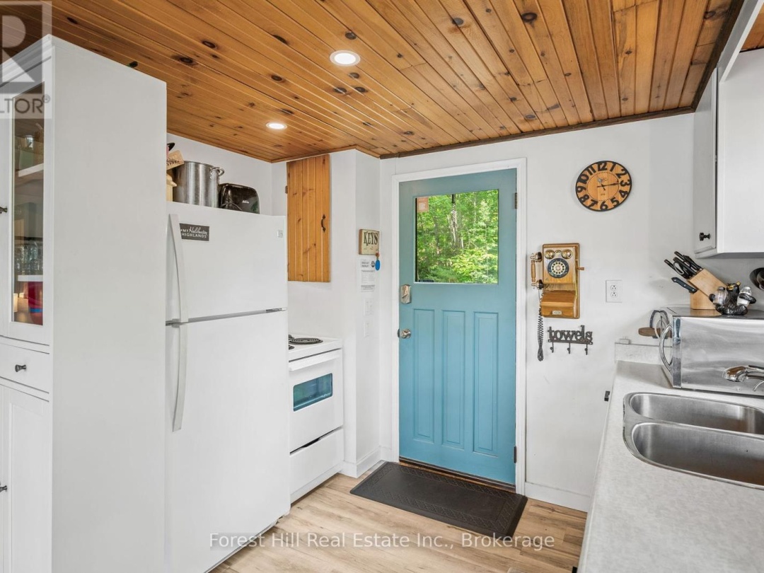 1099 BRACKEN TRAIL, 