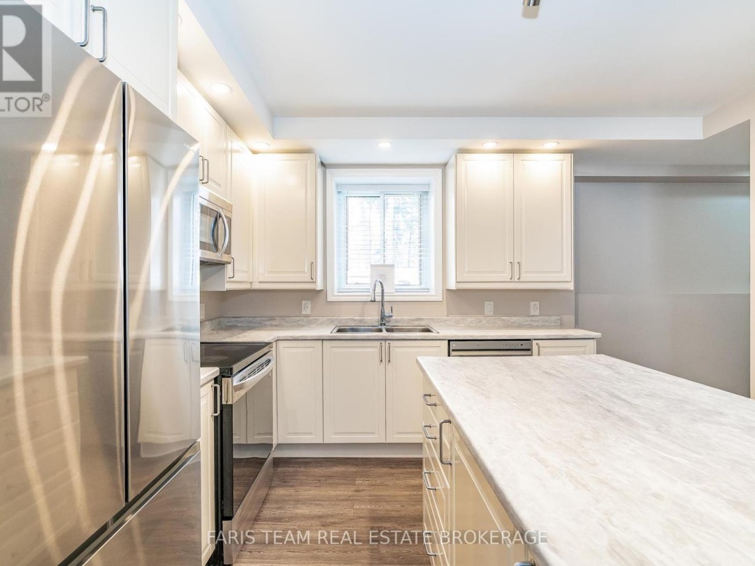 2082 CENTRE AVENUE, 