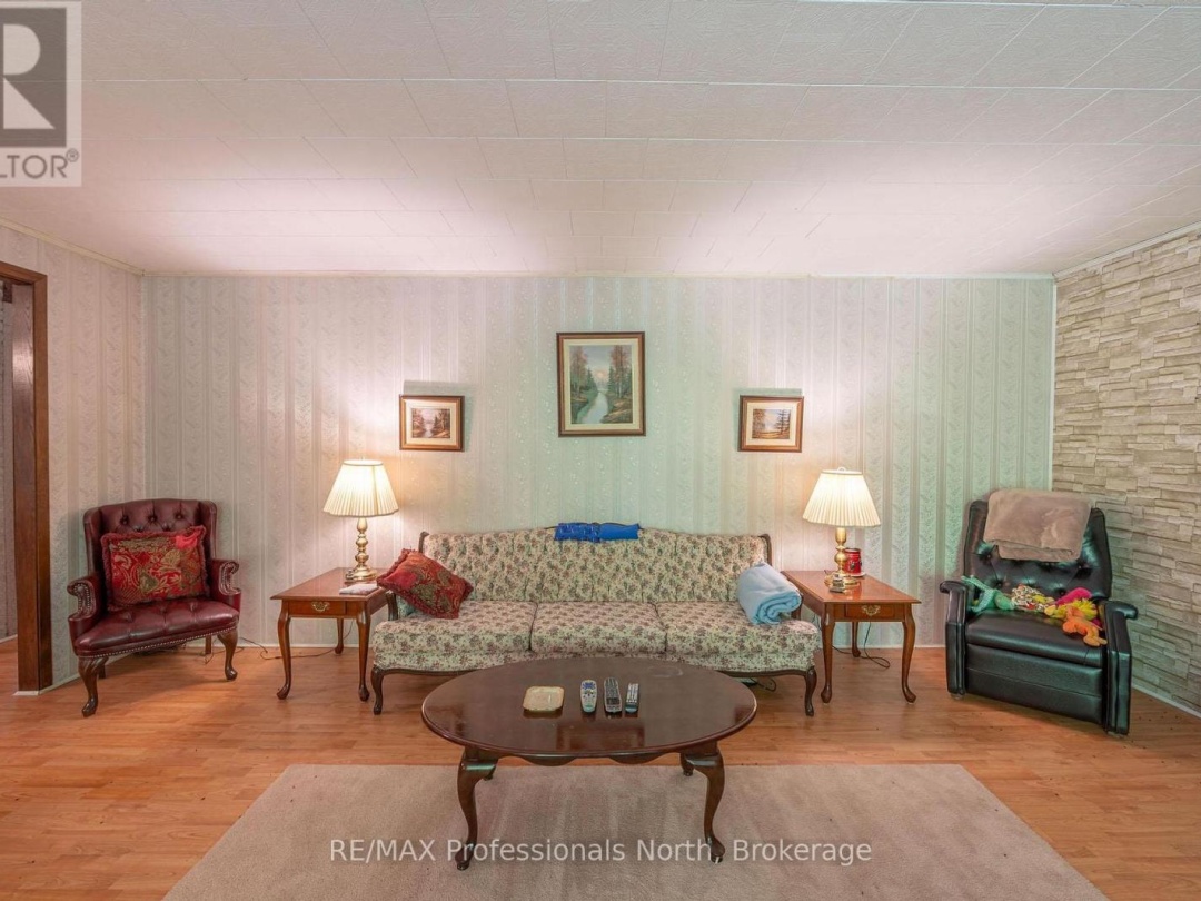 2499 KENNISIS LAKE ROAD, 