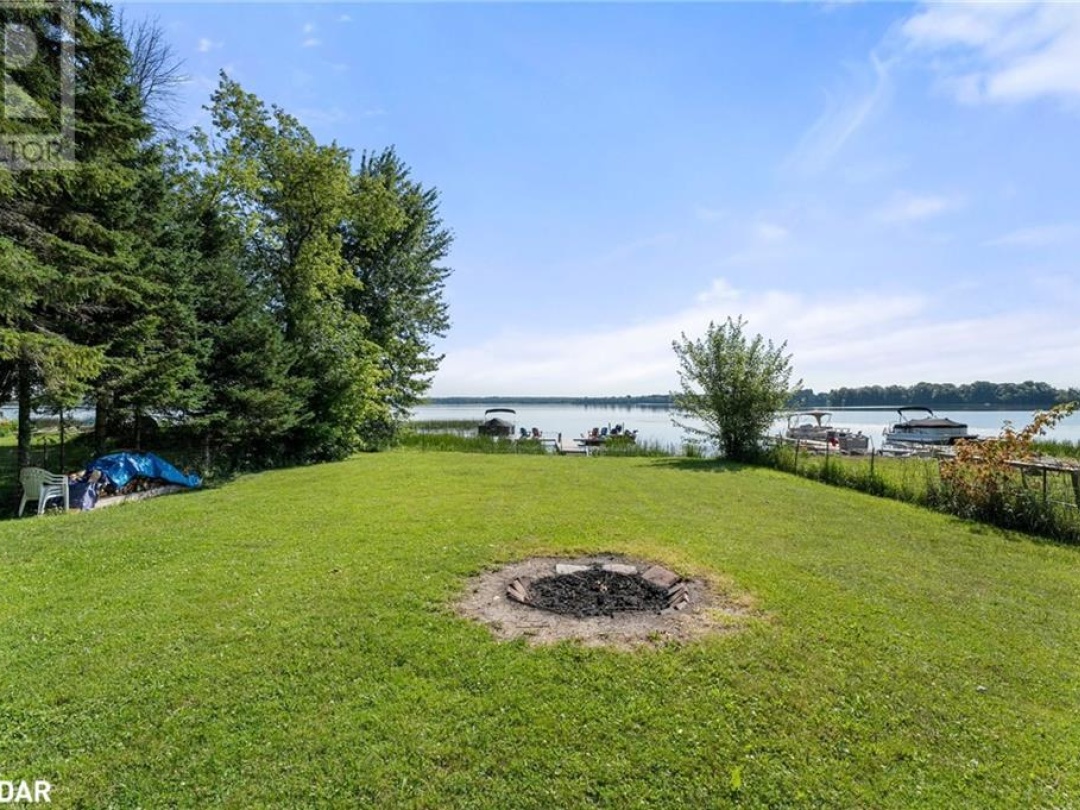 104 Fulsom Crescent, Dalrymple Lake