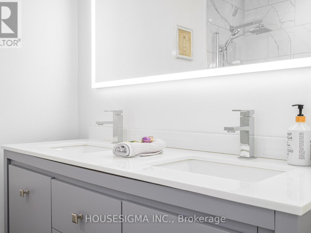 19 - 4 PARADISE BOULEVARD, 